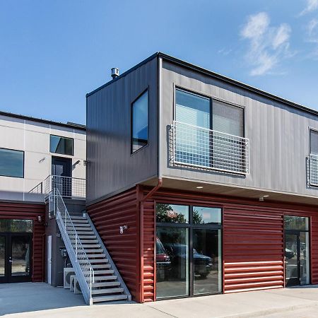 The Web Suites 星期五港 外观 照片